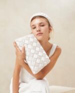 femmes Loeffler Randall crème aviva pochette bouffante tissée Sacs 8HL8351 - Image 5